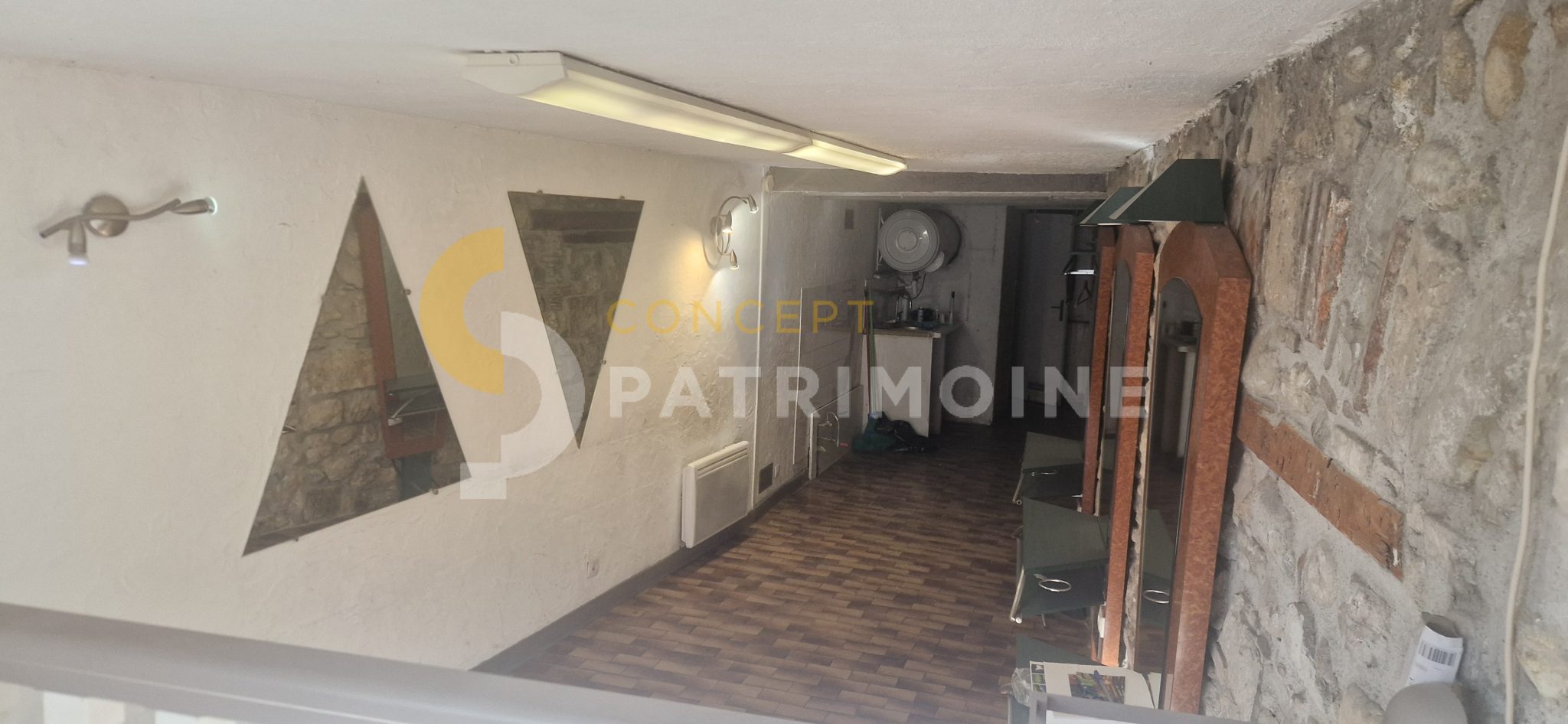Commerce/Bureau Studio 30.19 m2 – 770 €/mois – A louer