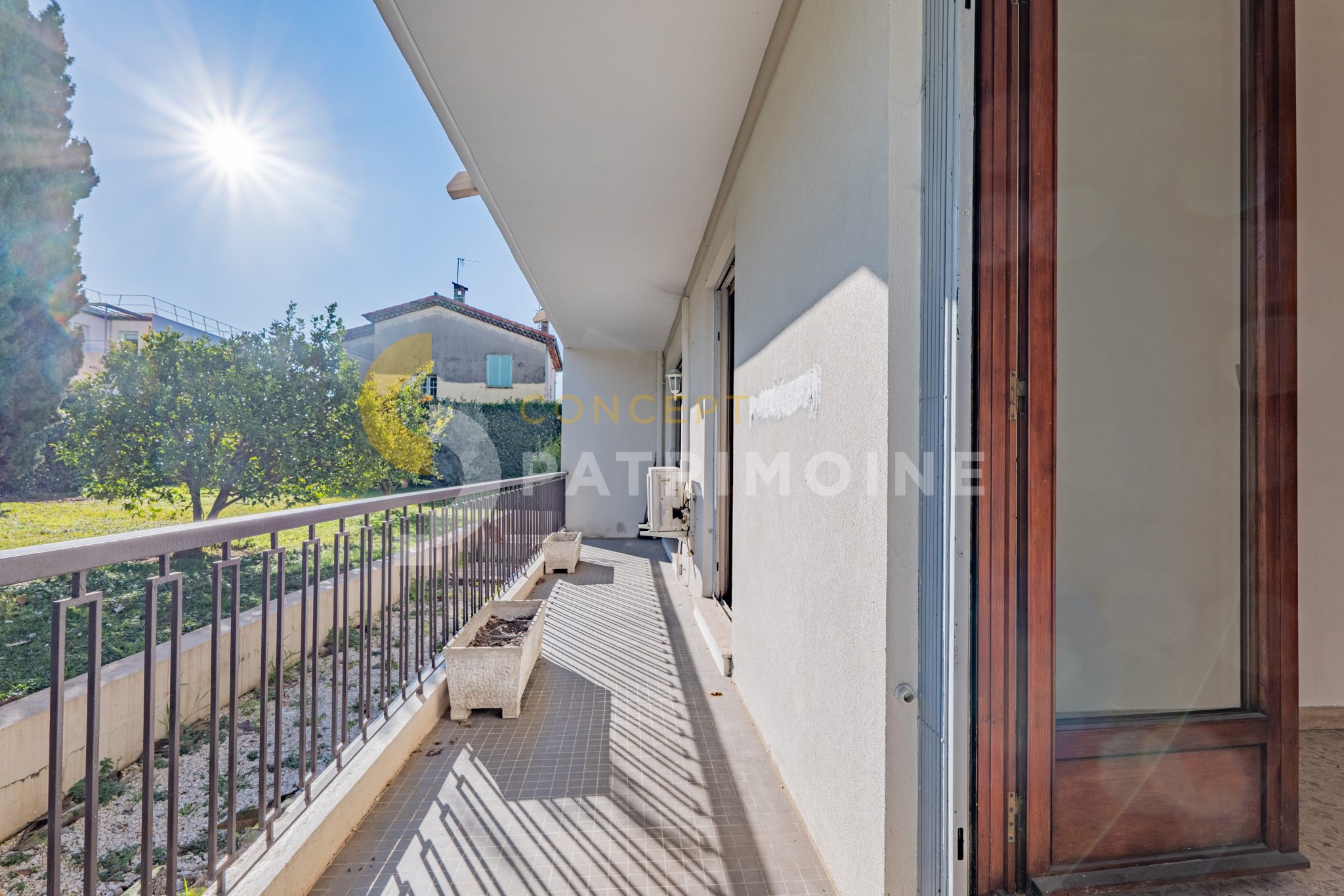 Appartement trois pièces – au calme absolu