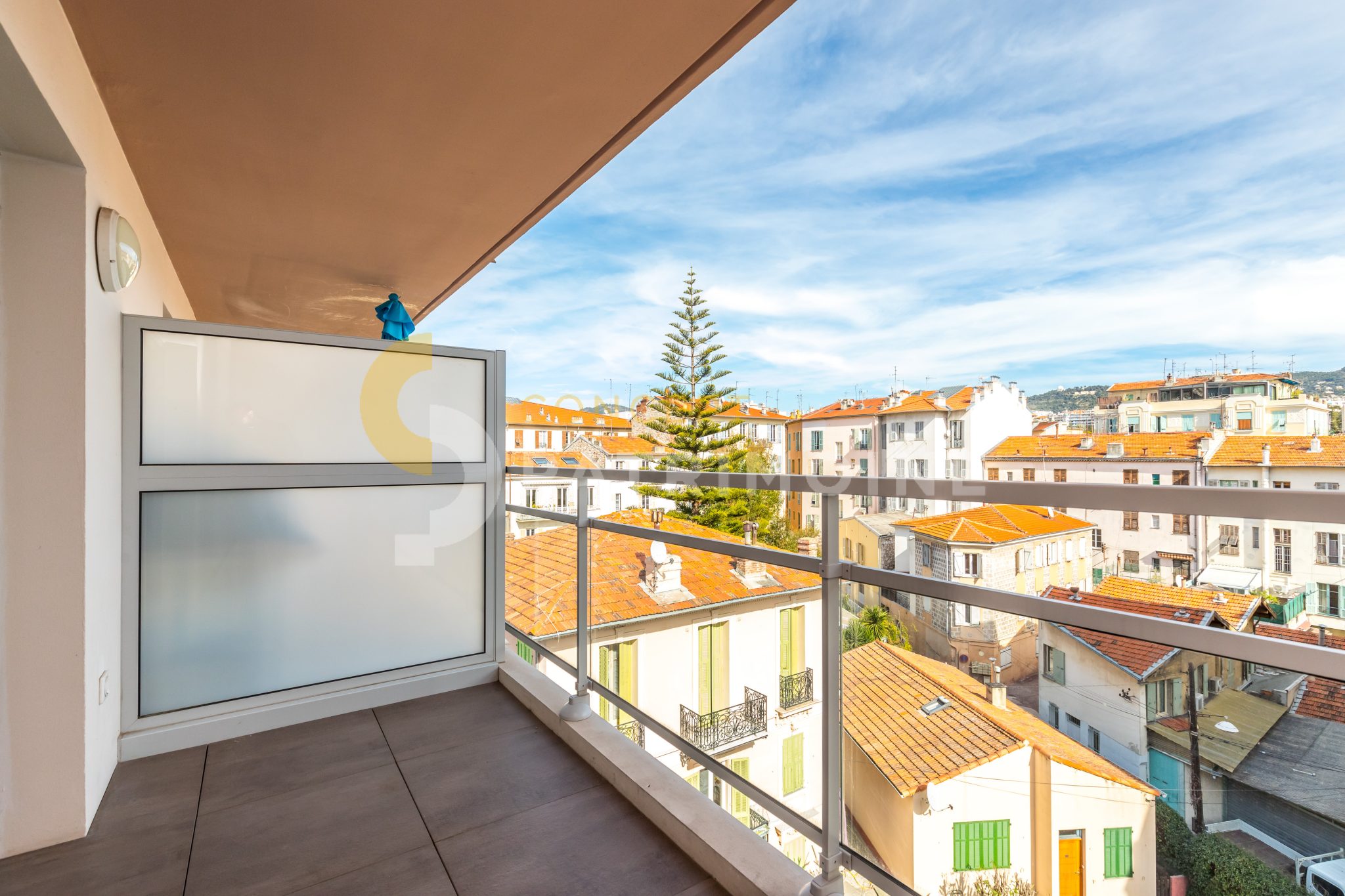 NICE / BORRIGLIONE – Studio à vendre en avant dernier étage avec terrasse