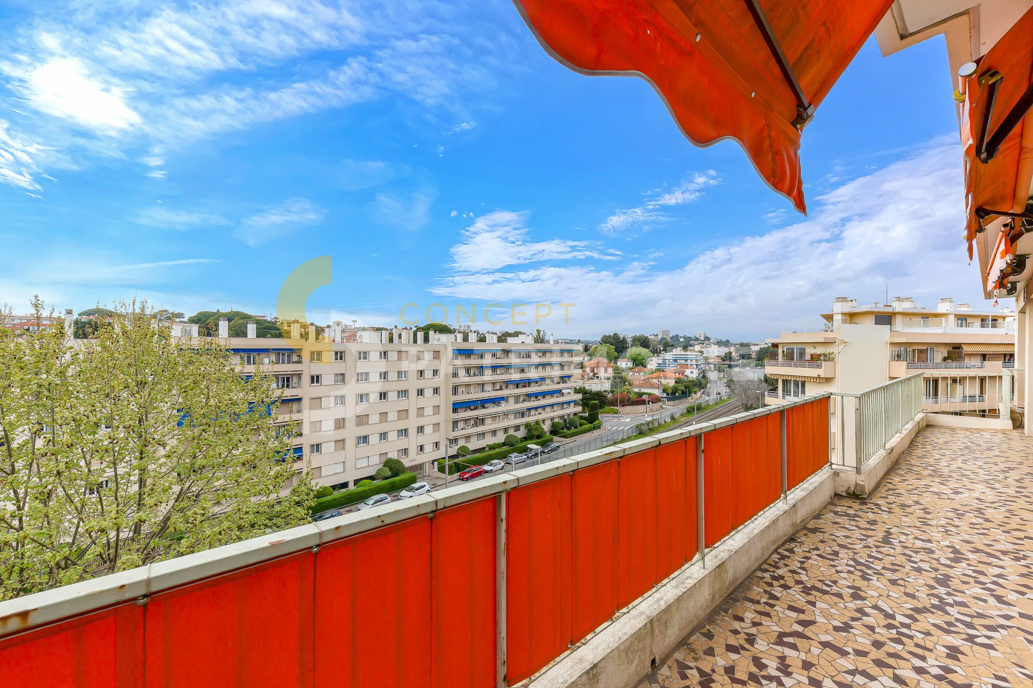 Antibes Centre – 4 pièces traversant avec terrasse et balcon