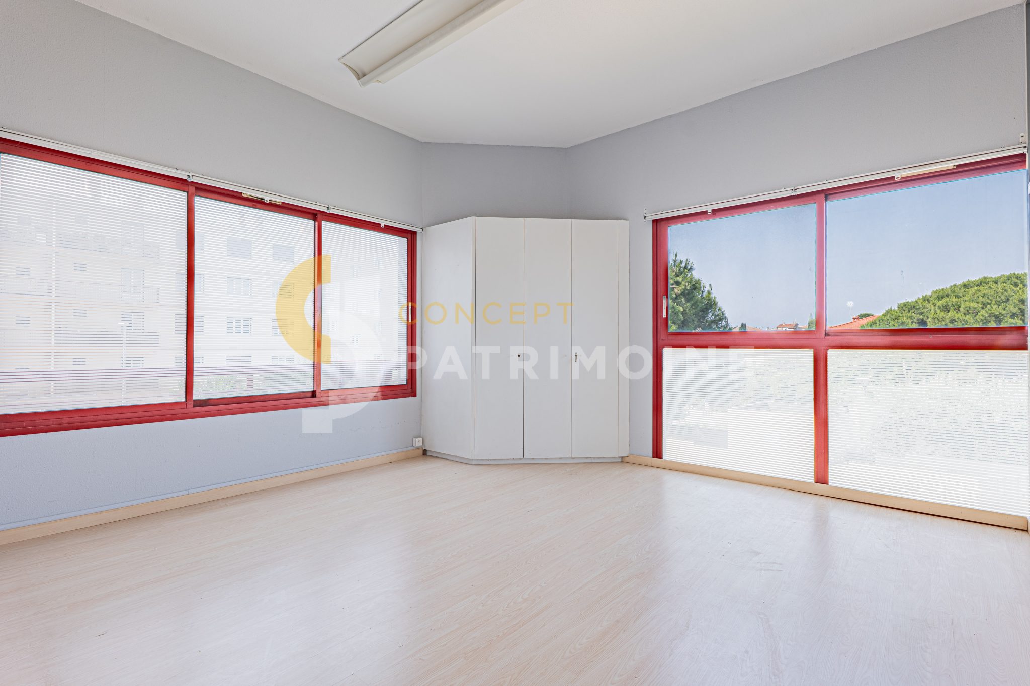 Commerce/Bureau – Murs commerciaux – 150.0 m2 – 475 000 € – À vendre