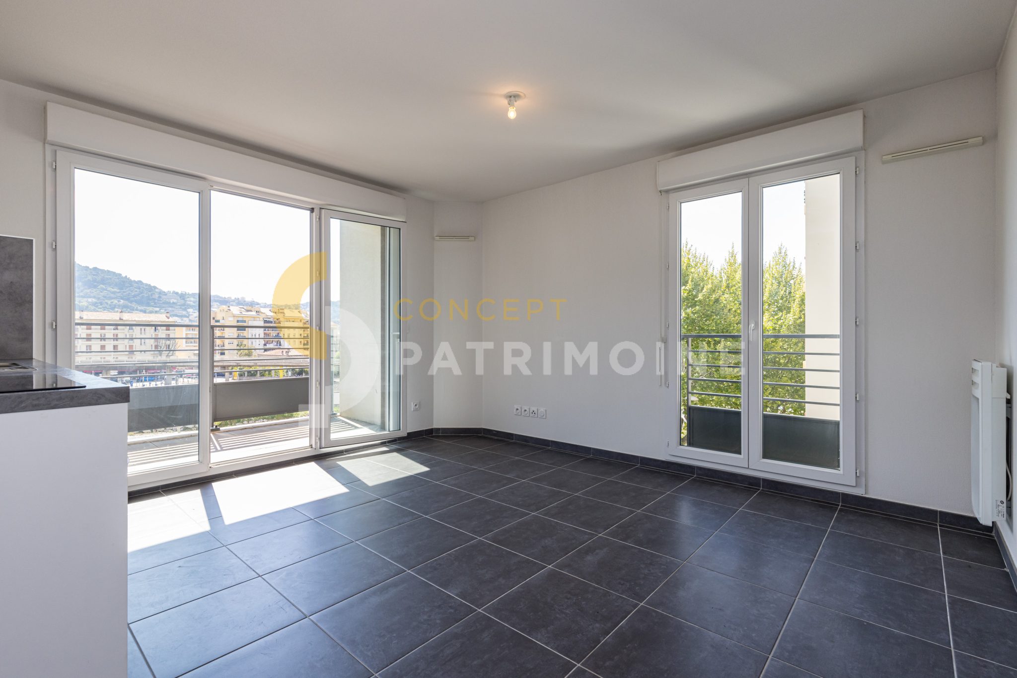 NICE / PASTEUR – Studio en dernier étage avec terrasse