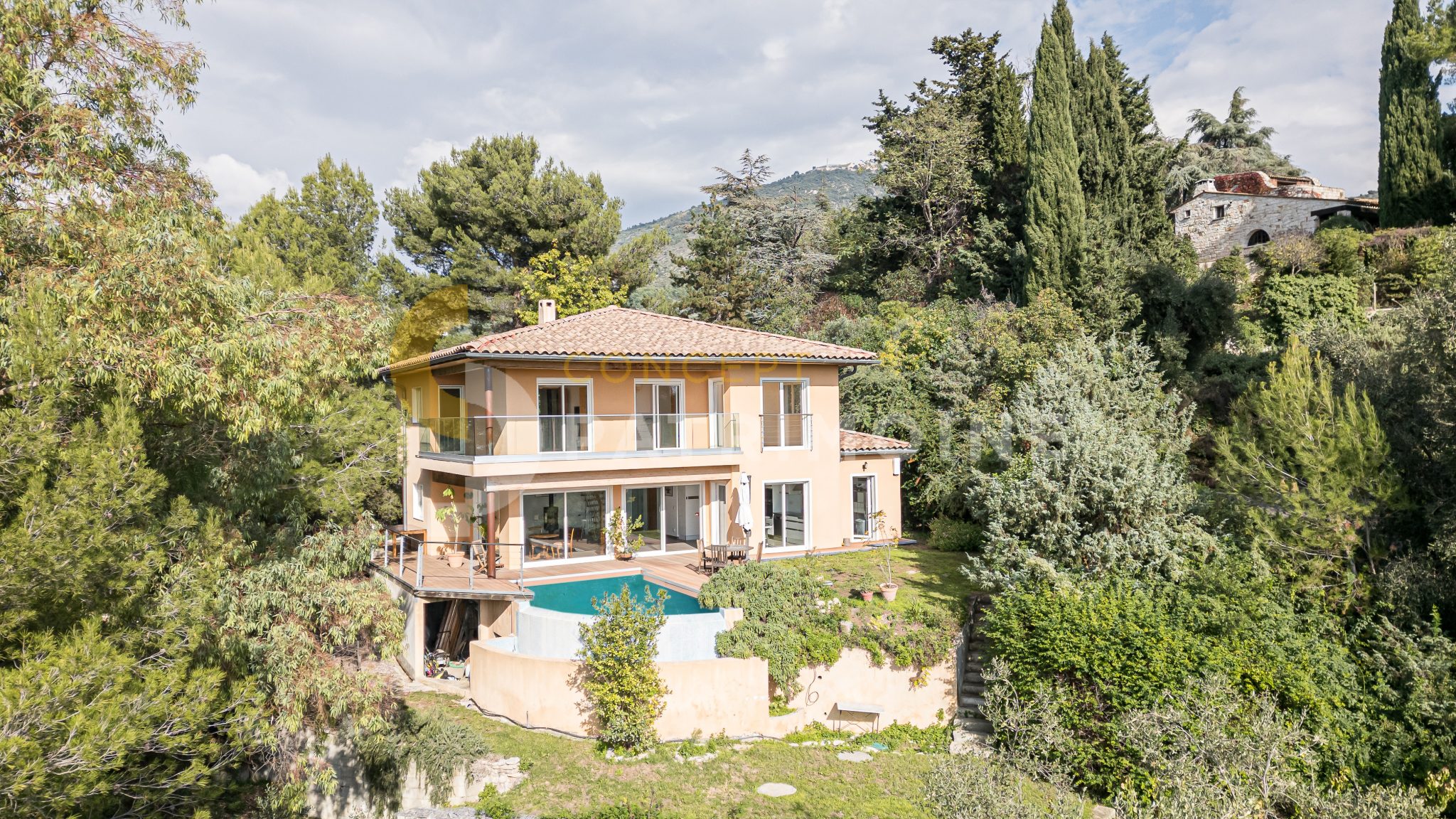 Maison – 5 pièces – 162.0 m2 – 899 000 € – À vendre