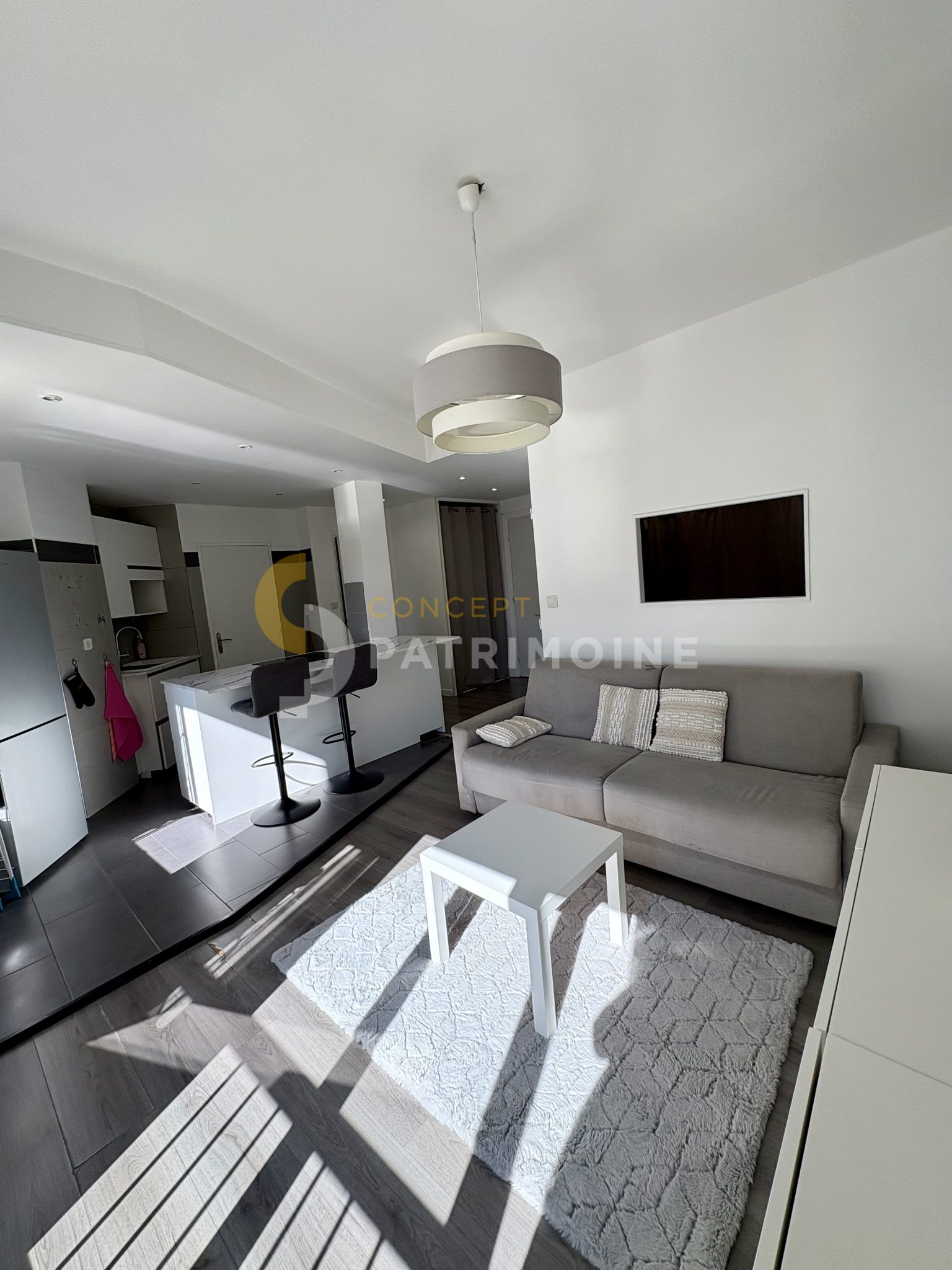 Appartement – 2 pièces – 37.2 m2 – 1 060 €/mois – À louer