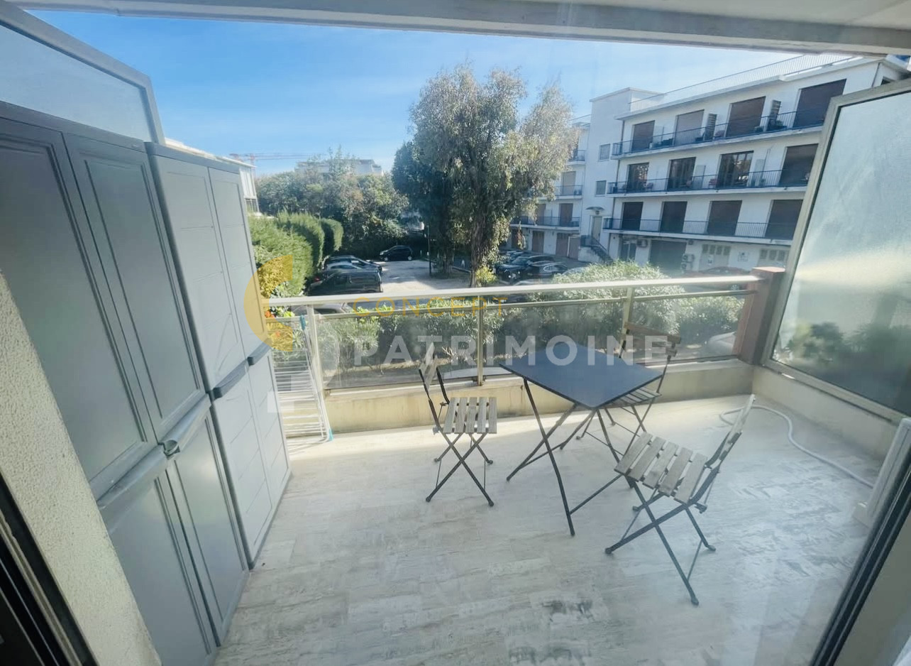 Appartement – Studio – 26.22 m2 – 180 000 € – À vendre